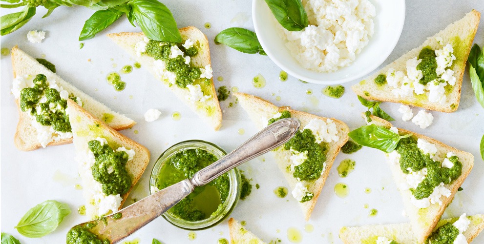 https://hochland2.dsdev.ro/wp-content/uploads/2021/02/Dip-pesto-3.jpg